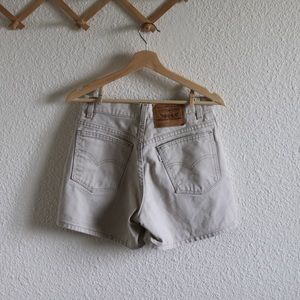 Vintage Kahki Levi’s Shorts